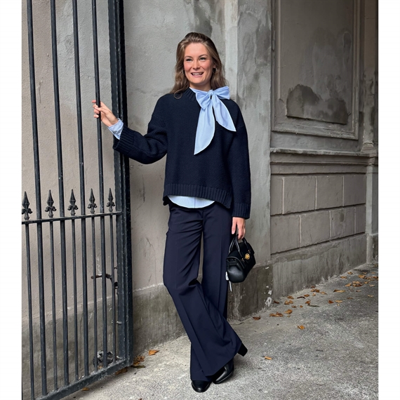 Aiayu Vetia Strik, Black Blue